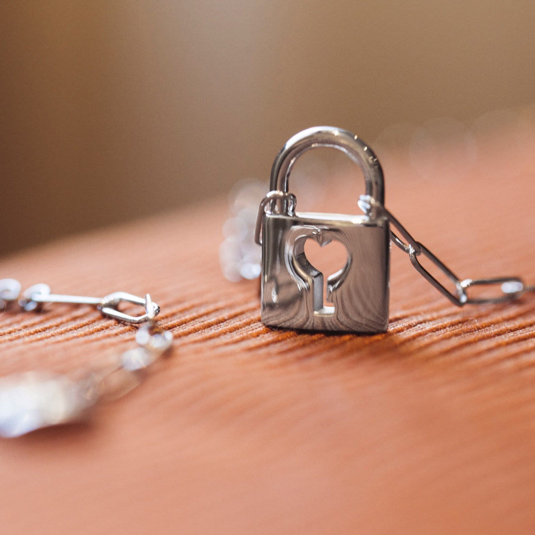 COLLANA CATENA PAPER CLIP CON LUCCHETTO A CUORE